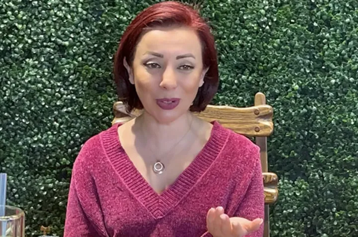 چای با بنفشه طاهریان با طعم و بوی ادبیات پارسی در کافه ترنج مونترال